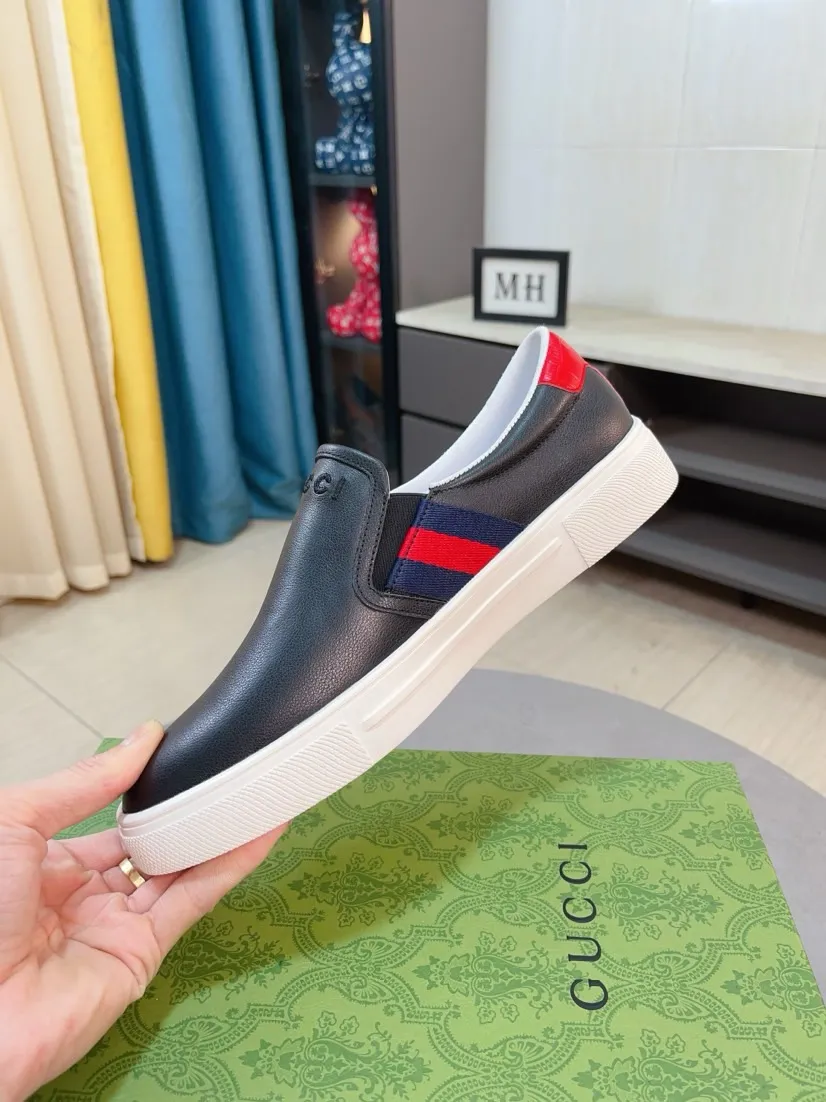 Men's shoes 💰458🌹🌹GUCCI [Gucci] New high-end brand of men's shoes, the latest fashionable casual men's shoes, trendy and versatile, relaxed and sporty style, uppers imported from Italy, first-layer cowhide, genuine leather lining, and ultra-fine workmanship. Original personalized fashionable rubber wear-resistant outsole, light and comfortable on the foot, size 38-44